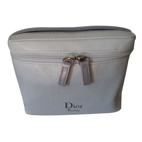 trousse maquillage dior blanche|2 produits de maquillage et de soin dans une trousse Dior .